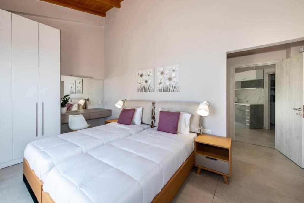 Villa Anthi, A Modern Villa With Salted Water Pool,Hot Tub & Bbq! Resmo Dış mekan fotoğraf