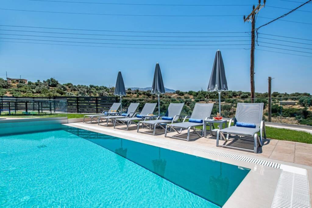 Villa Anthi, A Modern Villa With Salted Water Pool,Hot Tub & Bbq! Resmo Dış mekan fotoğraf